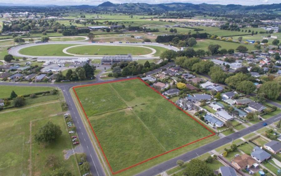 A once active sand quarry (boundary outlined in red) in Cambridge, New Zealand is back on the market as the rest of the country debates the merits of more quarrying.