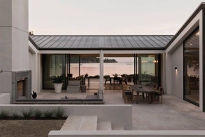 This idyllic site on the water’s edge in