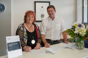 Anna Osborne and Dave Gawn signing the partnership agreement between Pike River Recovery Agency and the Family Reference Group.
