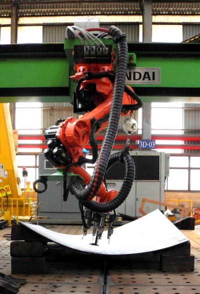 Hyundai Heavy Industries to use robots in shipbuilding