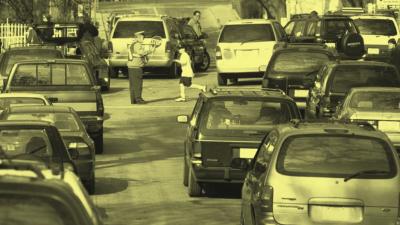 In the UKvSchools are banning dropping kids off in cars–to save kids’ lives