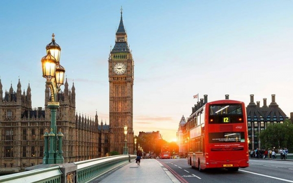 $1279 return to London!! Flying