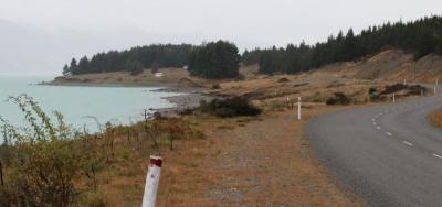   Hayman Rd, which hugs the eastern side of Lake Pukaki, leads to Guide Hill Station. 