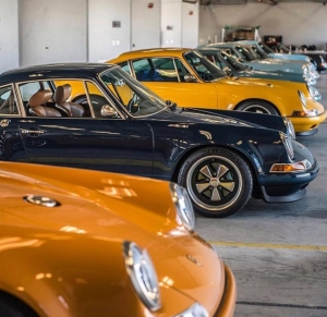 Porsche 911 for your Sunday. Enj