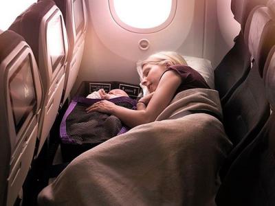 An airline&#039;s new seats let parents and babies lie down together during a flight