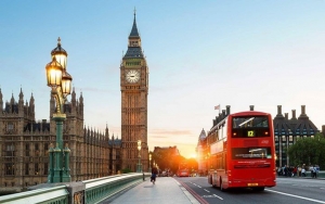 $1279 return to London!! Flying