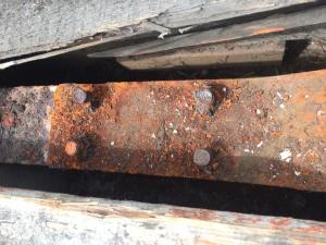 Only part of one nut remained, with the other three rusted off entirely, on this 1 tonne shop canopy.