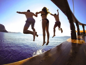 SAVE up to $1,400 on Emirates, S