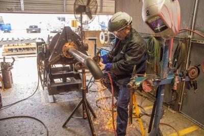 In pipe welding applications, proper weld preparation helps prevent problems such as weld inclusions, slag entrapments, hydrogen cracking, lack of fusion, and lack of penetration.