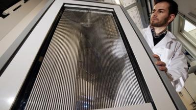 A prototype of the Large-Area Fluidic Windows, which can control shade and harvest heat using magnetic nanoparticles suspended in liquid(