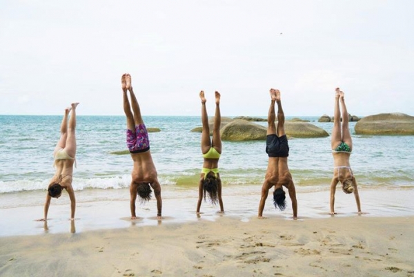 SAVE up to $1,400 on Emirates, S