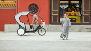 The Electric Rickshaw - Buddha Pedal Power v Cars in Asian cities