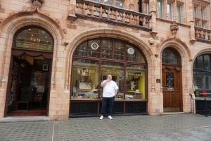 Cigar Sultan Laurence Davis of Sautter of Mount Street Urges –-- See Cuba Now