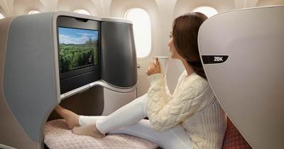 The Business Class seats are arranged in a 1-2-1 staggered configuration, which means every passenger has direct aisle access.